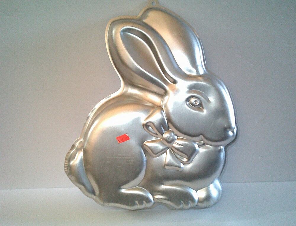Vintage 1986 Bunny Cake Pan